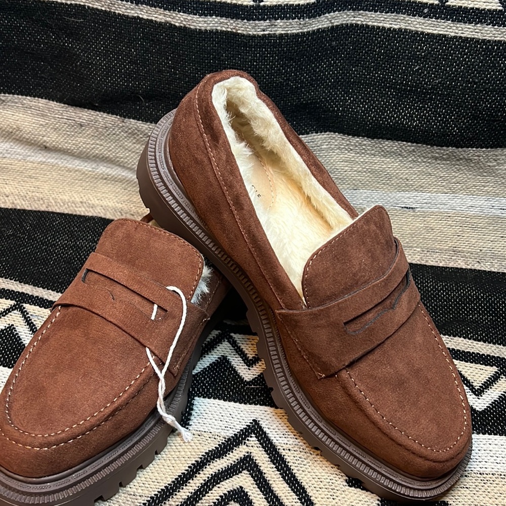 American Eagle fur lined loafers
